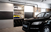 Szafa wnękowa w garażu i Audi Q7
